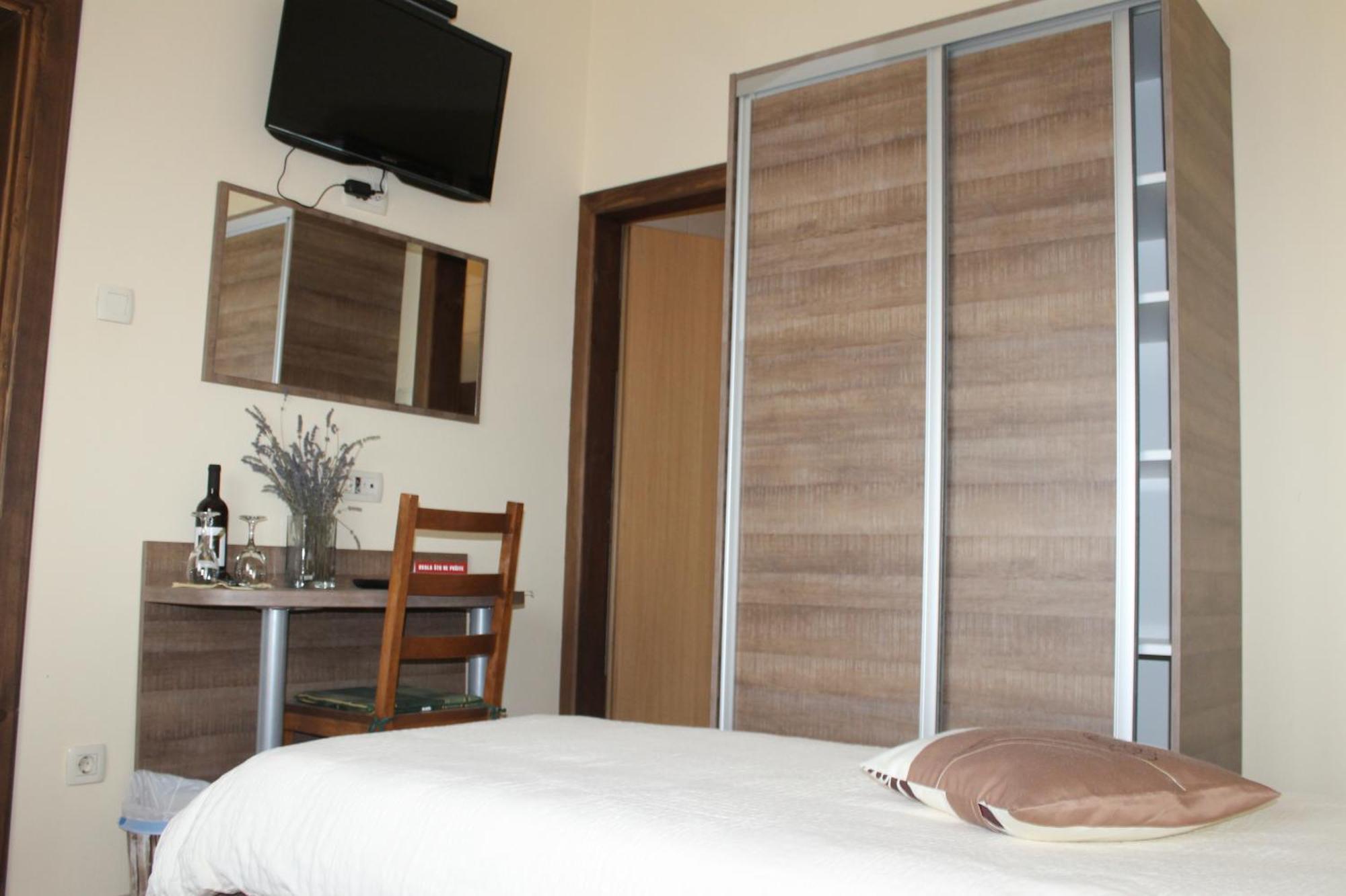 Rooms & Apartment Vinia Bjelovar Quarto foto